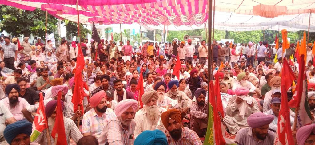 ਪਟਿਆਲਾ ਵਿਖੇ ਮੁਲਾਜ਼ਮਾਂ ਤੇ ਪੈਨਸ਼ਨਰਾਂ ਵੱਲੋਂ ਮਹਾਂ ਹੜਤਾਲ ਦੌਰਾਨ ਜ਼ੋਰਦਾਰ ਰੋਸ ਪ੍ਰਦਰਸ਼ਨ ਸਿਹਤ ਮੰਤਰੀ ਦੀ ਕੋਠੀ ਅੱਗੇ ਲਾਏ ਬੈਰੀਕੇਡ ਤੋੜੇ ਸੜਕਾਂ ਹੋਈਆਂ ਜਾਮ